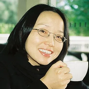 Professional photo of Dr. Liping Su, General Dentist at Thorough Dental Care